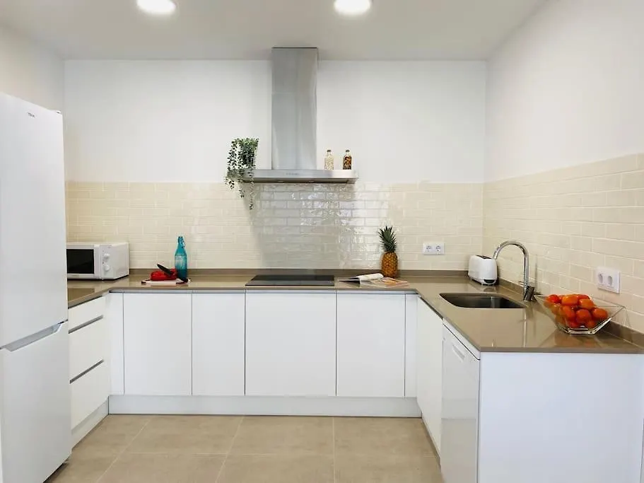 Apartamentos Aquarium 100 M2 Next To The Beach Roses 0*,  Spagna